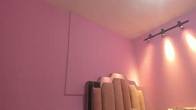 Snapshot of LoveQueen2 chatting on September 26, 2025, 11:39 am LoveQueen2 online show from September 26, 2025, 11:39 am