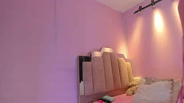 Snapshot of LoveQueen2 chatting on September 30, 2025, 12:22 pm LoveQueen2 online show from September 30, 2025, 12:22 pm