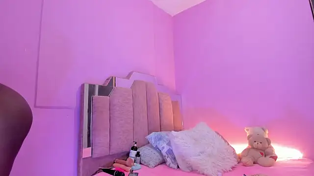 Snapshot of LoveQueen2 chatting on September 21, 2025, 12:10 pm LoveQueen2 online show from September 21, 2025, 12:10 pm