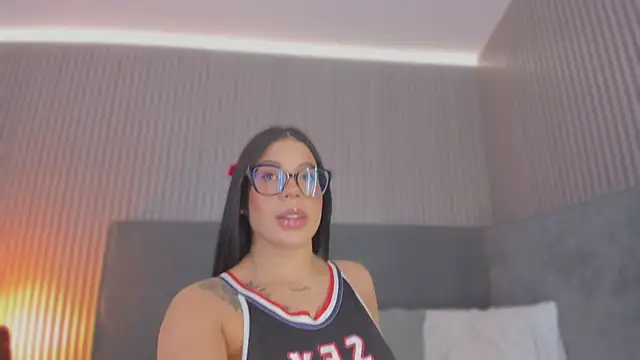 Snapshot of emelie_89 chatting on February 25, 2026, 10:37 am emelie 89 online show from February 25, 2026, 10:37 am