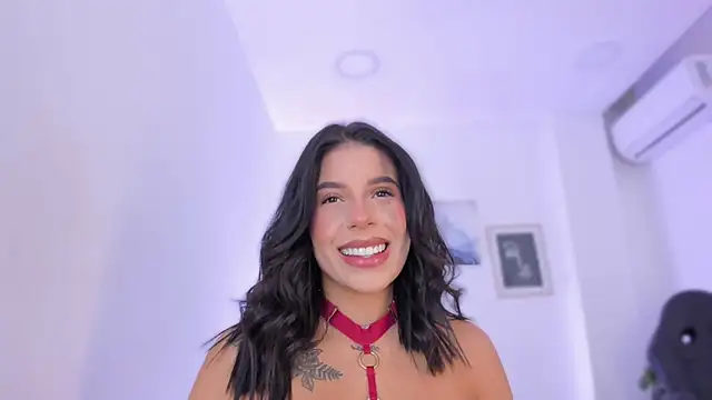 emelie 89 online show from October 18, 2025, 11:45 am