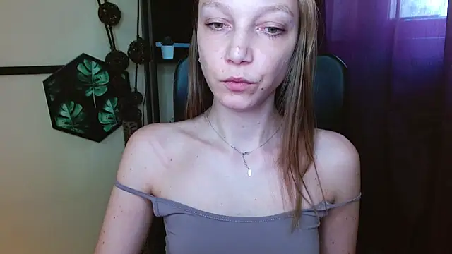 EmillyPlay online show from April 20, 2026, 1:45 pm