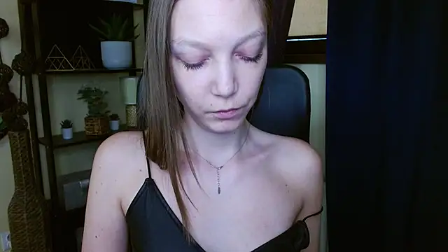 EmillyPlay online show from February 20, 2026, 1:13 pm