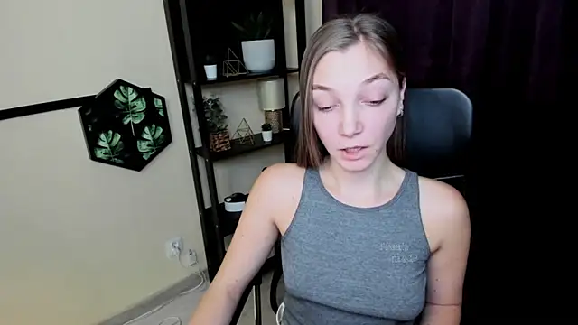 EmillyPlay online show from February 12, 2025, 5:16 pm