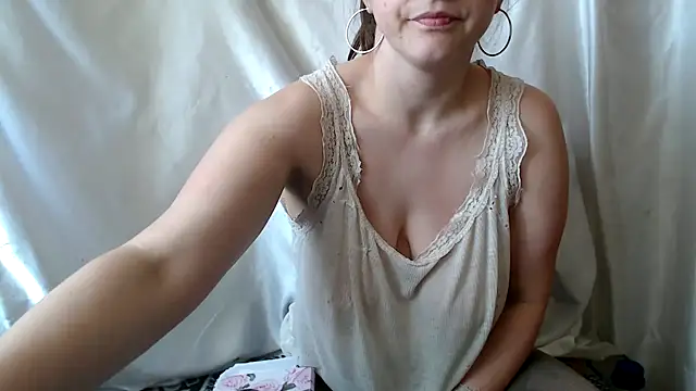 Burberrry  online show from March 9, 2025, 12:53 pm