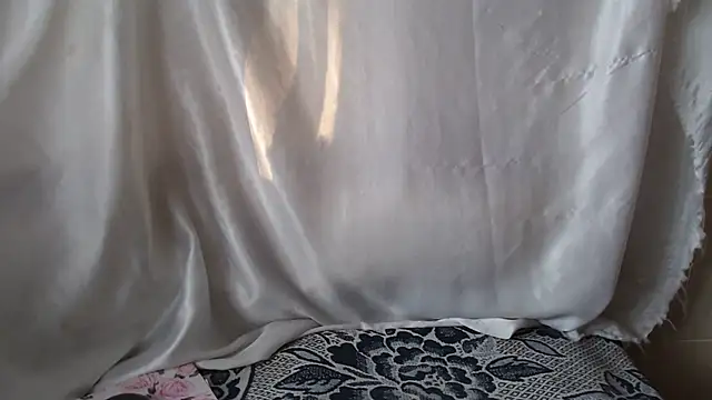 Snapshot of Burberrry_ chatting on September 17, 2025, 3:47 pm Burberrry  online show from September 17, 2025, 3:47 pm