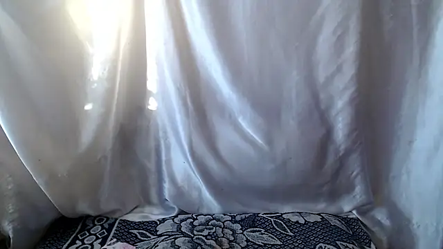 Burberrry  online show from March 21, 2025, 3:46 pm
