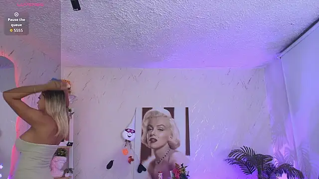 Snapshot of SALOOMEE__ chatting on February 3, 2026, 11:04 am SALOOMEE online show from February 3, 2026, 11:04 am