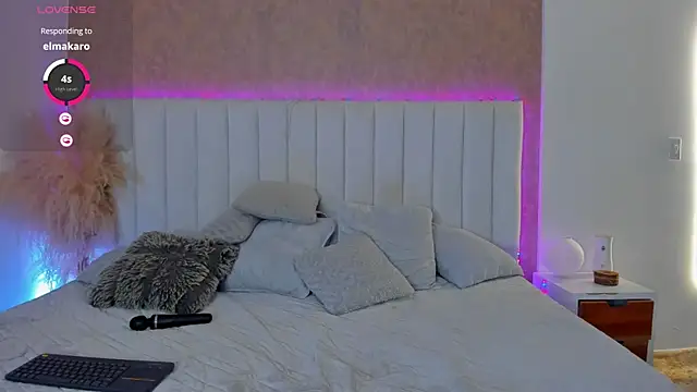 Snapshot of ivy_collins chatting on October 6, 2025, 12:12 am ivy collins online show from October 6, 2025, 12:12 am