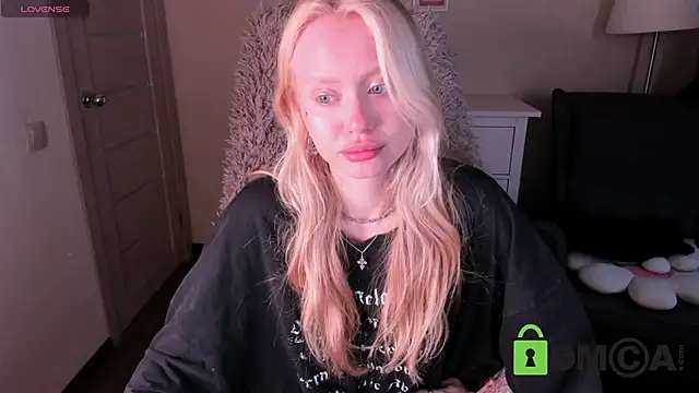 Snapshot of MalenaErnman chatting on October 28, 2025, 8:46 am MalenaErnman online show from October 28, 2025, 8:46 am