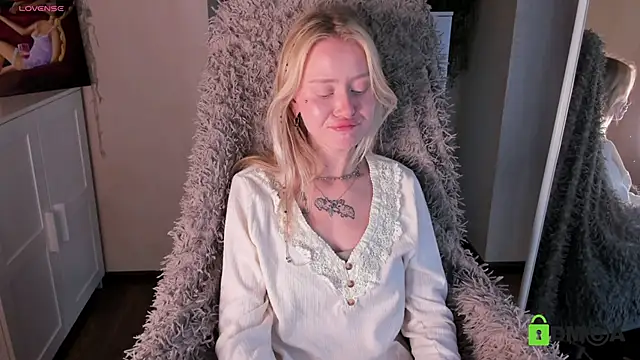 Snapshot of MalenaErnman chatting on October 4, 2025, 10:39 am MalenaErnman online show from October 4, 2025, 10:39 am