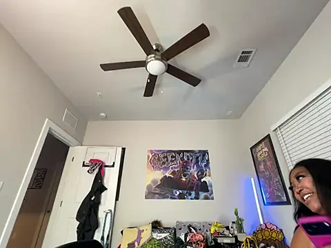 4EVAGLACIERS online show from November 28, 2025, 4:56 am