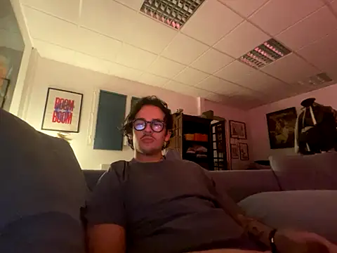 Snapshot of hardmecl chatting on October 3, 2025, 8:32 pm hardmecl online show from October 3, 2025, 8:32 pm