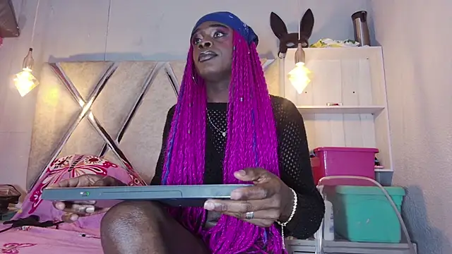 Snapshot of puca_ebony chatting on March 3, 2025, 7:17 pm puca ebony online show from March 3, 2025, 7:17 pm