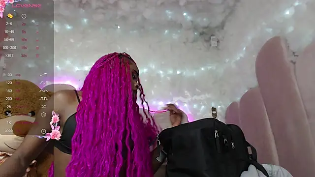 Snapshot of puca_ebony chatting on March 14, 2025, 7:34 pm puca ebony online show from March 14, 2025, 7:34 pm