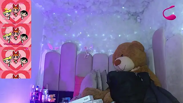 Snapshot of puca_ebony chatting on September 19, 2025, 7:40 pm puca ebony online show from September 19, 2025, 7:40 pm