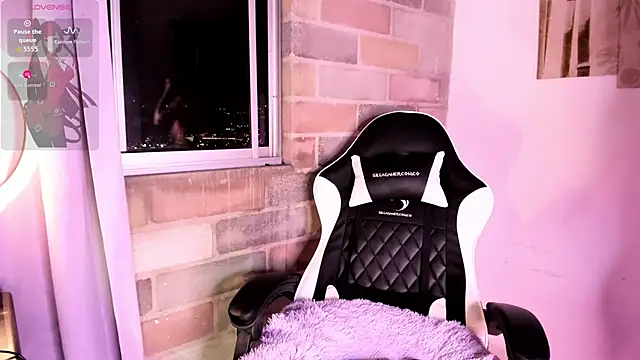 Im Scarlet online show from November 1, 2025, 1:45 am