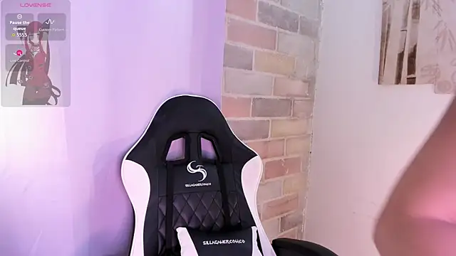 Im Scarlet online show from October 12, 2025, 10:55 pm