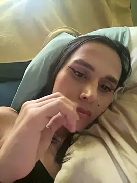 Ari-Hall online show from September 25, 2025, 8:26 pm