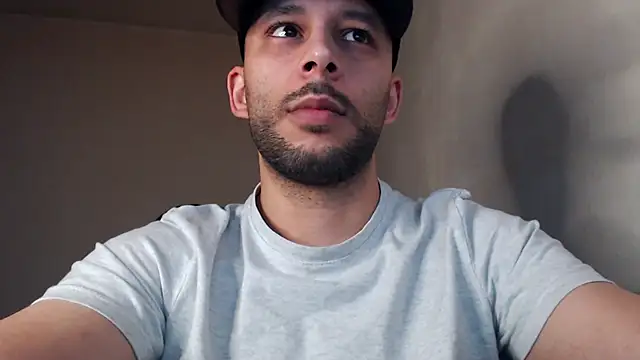 Snapshot of henryaxe chatting on November 2, 2025, 1:27 pm henryaxe online show from November 2, 2025, 1:27 pm