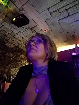 lady charlyne online show from April 10, 2026, 7:54 pm