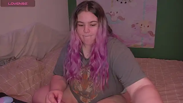 Freakcute  online show from February 18, 2025, 4:58 pm