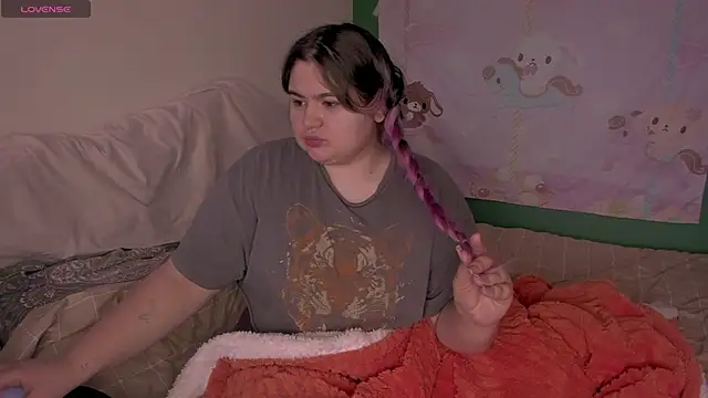 Freakcute  online show from February 11, 2025, 12:15 pm