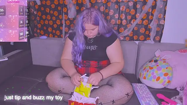 Snapshot of Freakcute_ chatting on October 25, 2025, 5:13 pm Freakcute online show from October 25, 2025, 5:13 pm