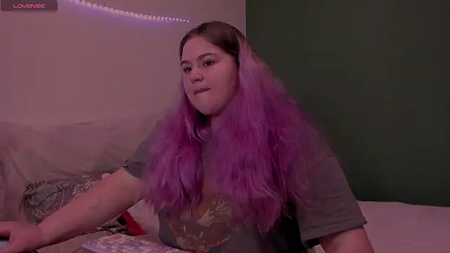 Freakcute  online show from February 9, 2025, 3:23 pm
