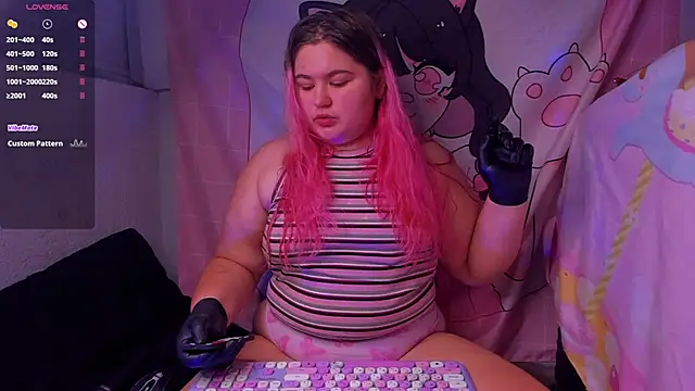 Freakcute  online show from December 7, 2024, 3:36 pm