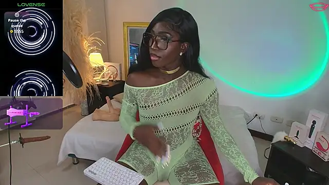 IsseyMz online show from September 24, 2025, 6:53 am