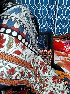 Snapshot of Priya_Boudi chatting on October 7, 2025, 6:20 pm Priya Boudi online show from October 7, 2025, 6:20 pm