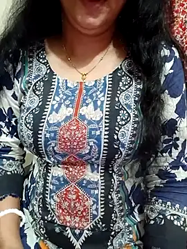 Snapshot of Priya_Boudi chatting on October 13, 2025, 6:31 pm Priya Boudi online show from October 13, 2025, 6:31 pm