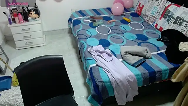 soniafuckboobs online show from April 15, 2026, 12:32 pm