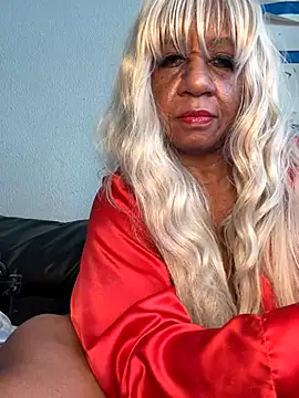 Snapshot of BreanaDivine chatting on October 26, 2025, 6:08 pm BreanaDivine online show from October 26, 2025, 6:08 pm