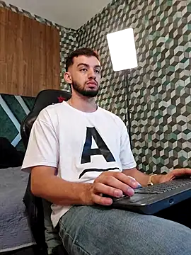 Snapshot of Michael_magno chatting on September 24, 2025, 7:20 pm Michael magno online show from September 24, 2025, 7:20 pm