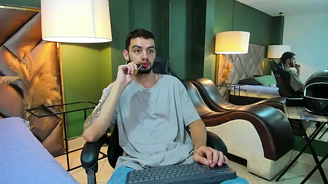 Snapshot of Michael_magno chatting on September 21, 2025, 8:03 pm Michael magno online show from September 21, 2025, 8:03 pm