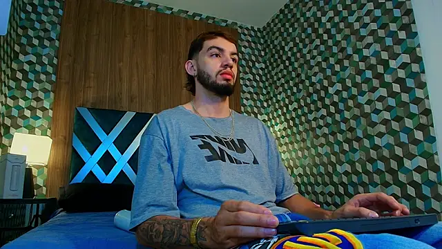 Snapshot of Michael_magno chatting on October 17, 2025, 10:18 am Michael magno online show from October 17, 2025, 10:18 am