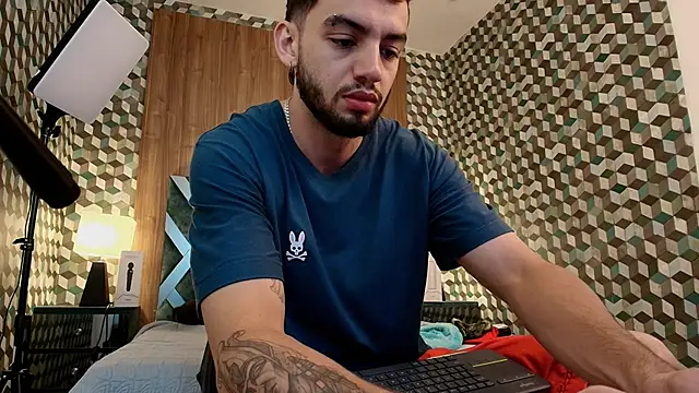 Snapshot of Michael_magno chatting on October 1, 2025, 9:07 pm Michael magno online show from October 1, 2025, 9:07 pm