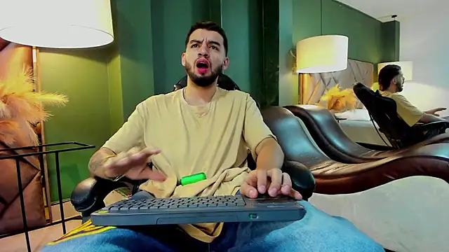 Snapshot of Michael_magno chatting on October 13, 2025, 6:20 pm Michael magno online show from October 13, 2025, 6:20 pm