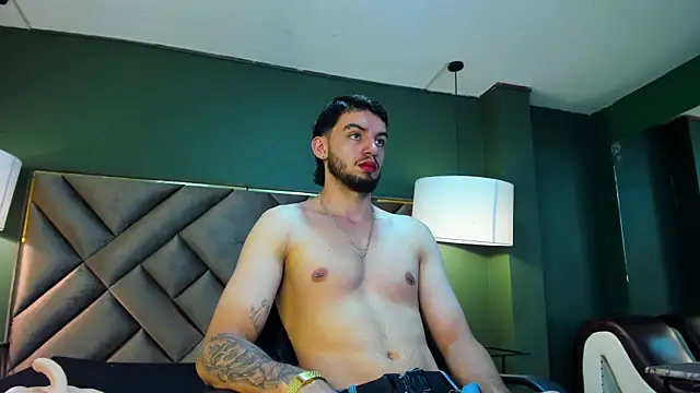 Michael magno online show from November 9, 2025, 9:41 pm