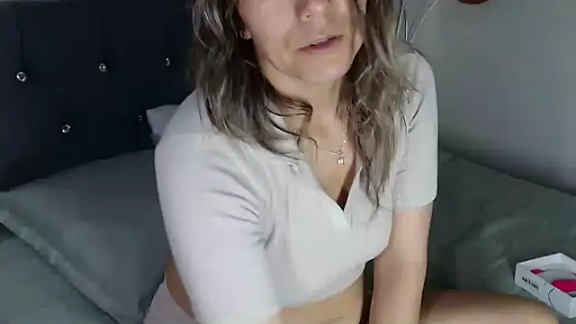 Chantal hott online show from October 10, 2025, 8:42 pm