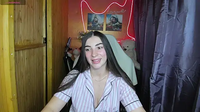 Fiery Brunette  online show from January 23, 2025, 5:21 pm