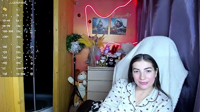 Fiery Brunette  online show from January 11, 2026, 7:10 pm