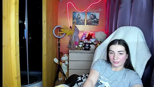 Fiery Brunette  online show from January 14, 2026, 11:14 am