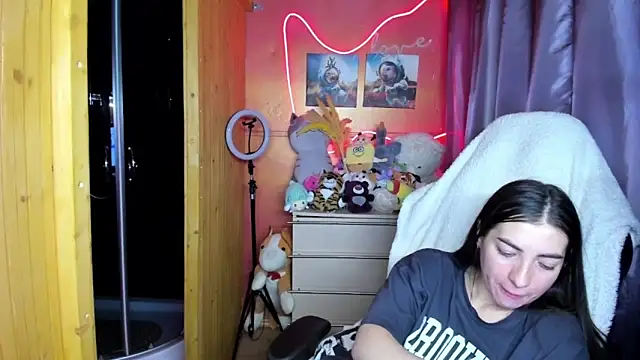 Fiery Brunette  online show from March 28, 2026, 8:15 am