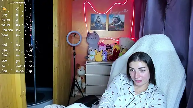 Fiery Brunette  online show from October 8, 2025, 5:46 pm