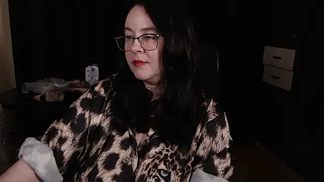 poshmistress online show from November 20, 2025, 2:01 am