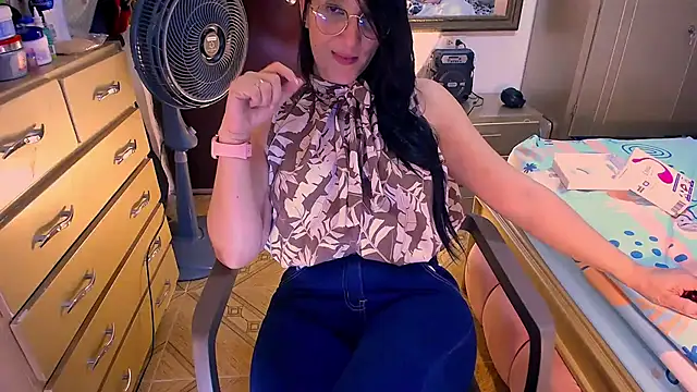 BitterMomXxx online show from December 5, 2024, 3:53 am