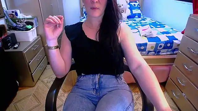 BitterMomXxx online show from February 13, 2025, 3:03 pm